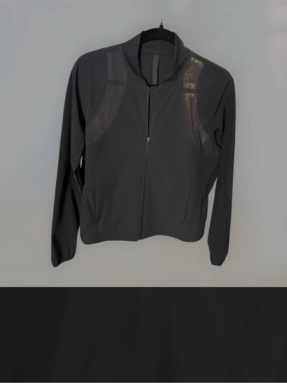 Lululemon Mesh-Ventilated Tennis
Jacket
Black - Picture 4 of 6